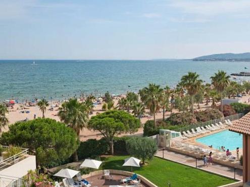 CAP HERMES PORT FREJUS VUE MER ET PORT PIEDS DANS L'EAU piscine pkg