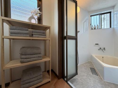 A secret hideout inn that reflects the starry sky