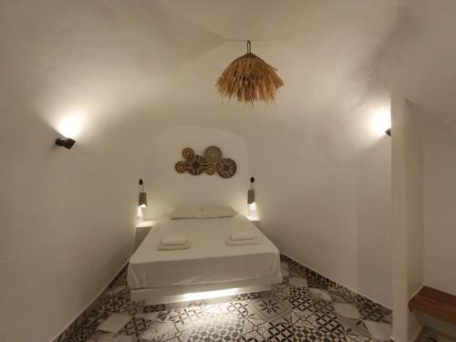 Fira Cave Traditional