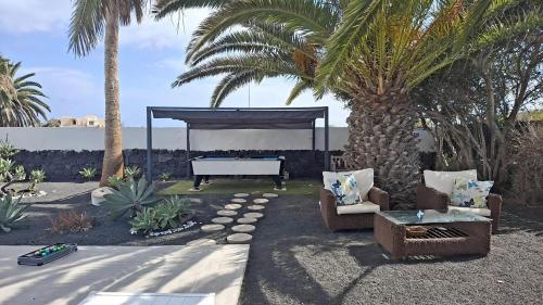 Villa Descansa with private Pool, Air-Conditioning, Sea View, Smart-TV Wifi