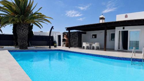 Villa Descansa with private Pool, Air-Conditioning, Sea View, Smart-TV Wifi