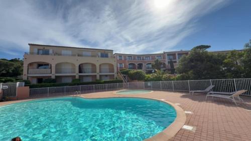 T2 en rez de jardin à 150m de la plage avec piscine et parking