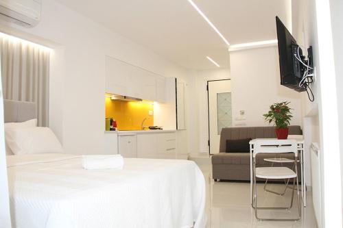 Kostas Acropolis Studio 1