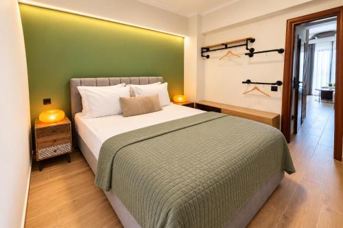 4 min Metro & Mall, Free Parking Garage, Center