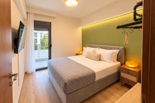 4 min Metro & Mall, Free Parking Garage, Center