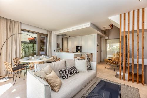 Luxury Málaga Beachfront Triplex Private Garden