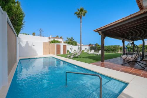 Villa in walking distance to amenities