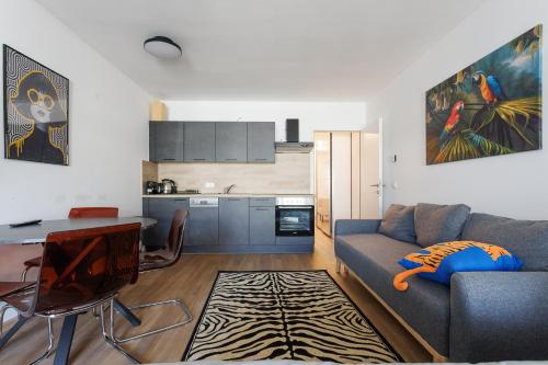 Long-Term Apartment near Central Station with Balcony