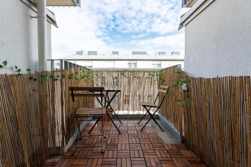 Long-Term Apartment near Central Station with Balcony