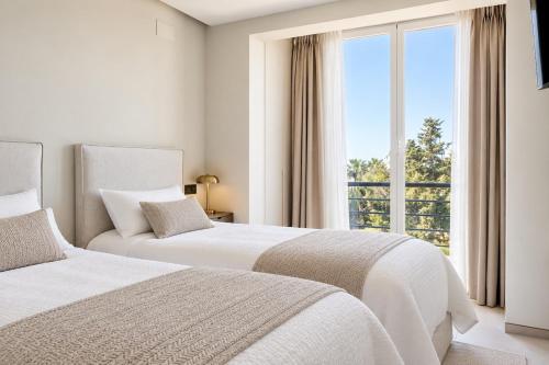 Luxury Penthouse with Private Terrace and Sea Views