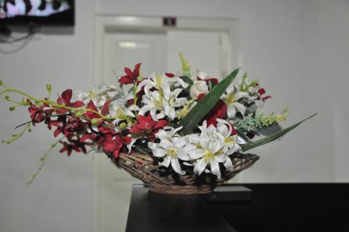 a bouquet of flowers in a basket on a table at Bon Voyaage Tourist Inn in Trincomalee