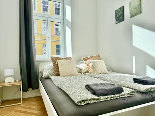 Stylish Renovated Apartment near Center