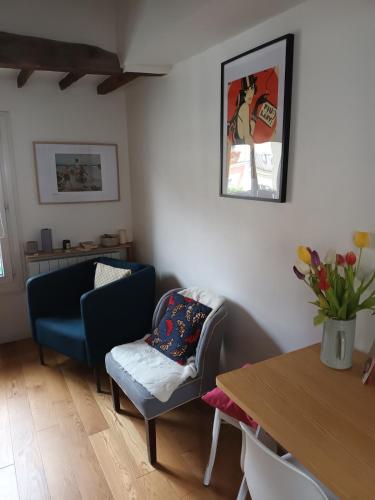 Sunny and Central Flat with a cute cat