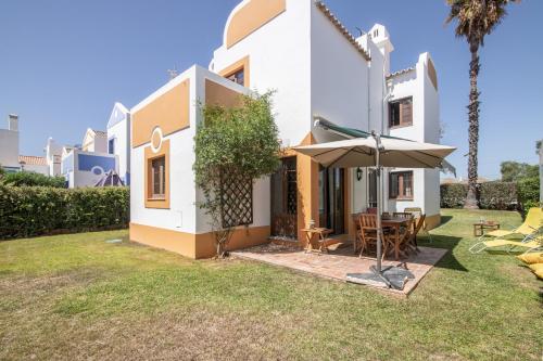 Vivenda com jardim e piscina
