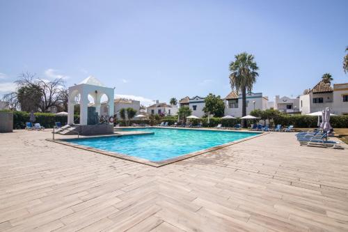 Vivenda com jardim e piscina