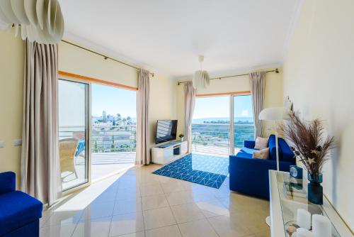 BnB Homes Ocean view Apartment with 3 spacious Terraces, 2 Swimming pools & Tennis court