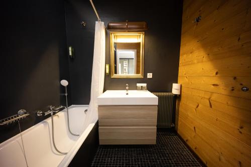 Le Coucou Hotel Restaurant & Lounge-Bar