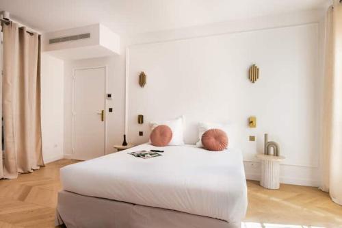 Elegant Parisian Apartment for 6 Boulevard Voltaire