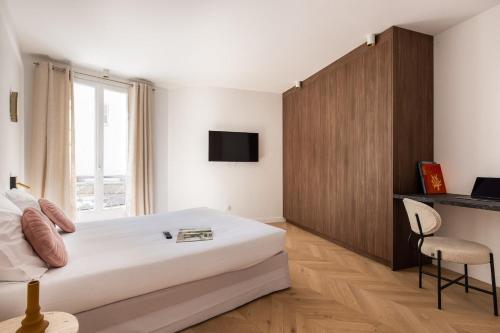 Elegant Parisian Apartment for 6 Boulevard Voltaire
