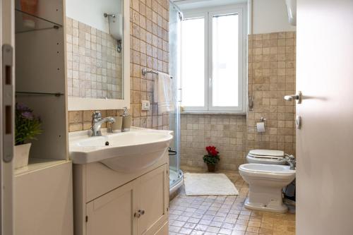 Lorenzo Guest House - Bright near Roma Center
