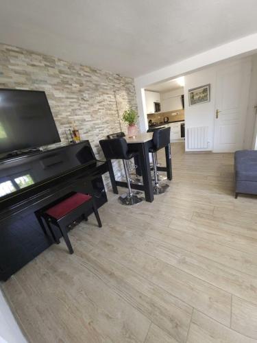 House in Cannes with Private Pool Garden Terrace and Parking
