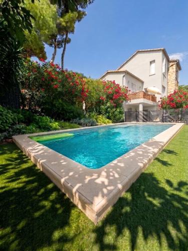 House in Cannes with Private Pool Garden Terrace and Parking