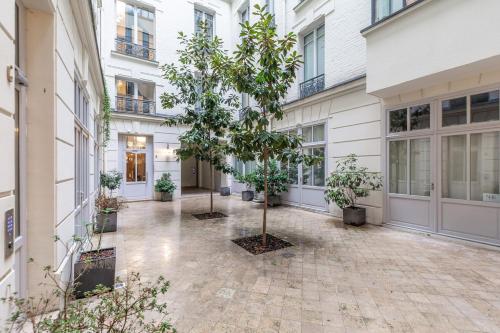 Cosy 1BR apartment with AC, next to Avenue Montaigne