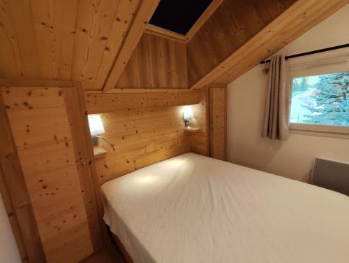 Résidence L'arolaz N°1 - Appartement skis aux pieds 7 personnes dans le centre de Méribel MAE-7111