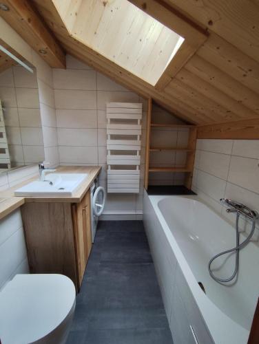 Résidence L'arolaz N°1 - Appartement skis aux pieds 7 personnes dans le centre de Méribel MAE-7111