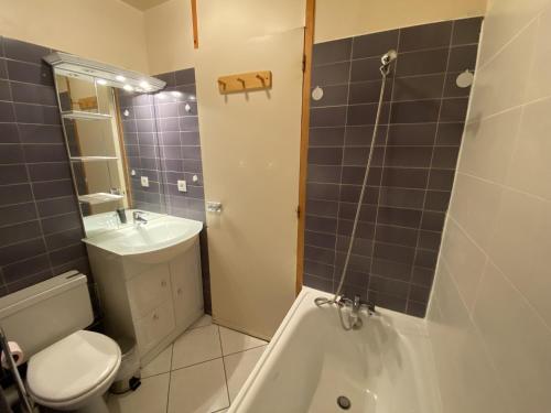 Résidence Le Genevrier - Studio pour 4 personnes en plein centre de Méribel dans une résidence calme MAE-7141
