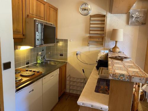 Résidence Le Genevrier - Studio pour 4 personnes en plein centre de Méribel dans une résidence calme MAE-7141