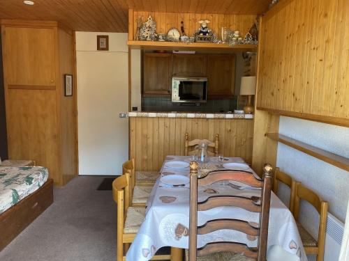 Résidence Le Genevrier - Studio pour 4 personnes en plein centre de Méribel dans une résidence calme MAE-7141