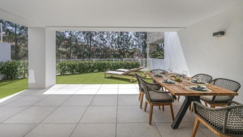 Artola Palm House