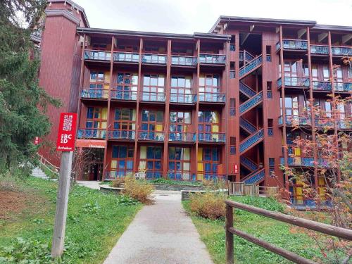 Résidence Archeboc - Appartement 5 personnes à Arc 1800 proche des pistes dans le village de Charmettoger MAE-1031