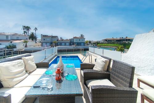 WELCS CASA 494 EMP con piscina y vista al canal