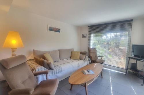 Large family apart with garden close to the beach