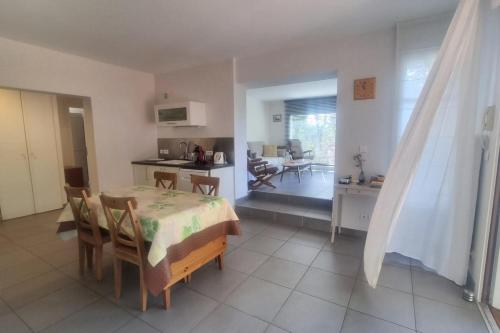 Large family apart with garden close to the beach