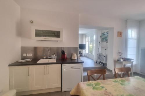 Large family apart with garden close to the beach
