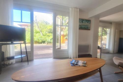 Large family apart with garden close to the beach
