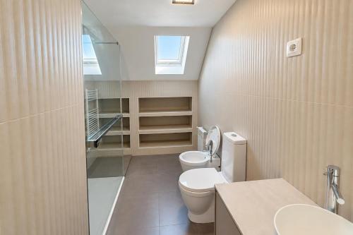 Apartamento con balcón y parking para 6