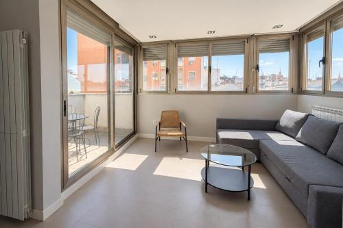Apartamento con balcón y parking para 6