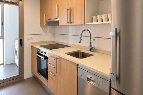 Apartamento con balcón y parking para 6