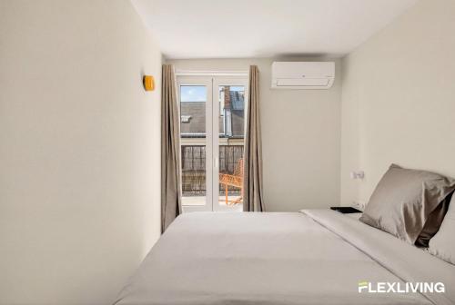 Bright T2 with balcony and Paris rooftop views 9th district