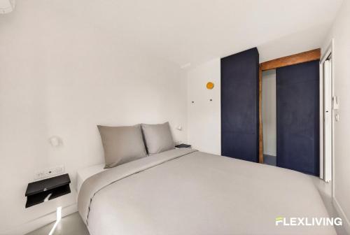 Bright T2 with balcony and Paris rooftop views 9th district
