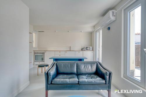 Bright T2 with balcony and Paris rooftop views 9th district
