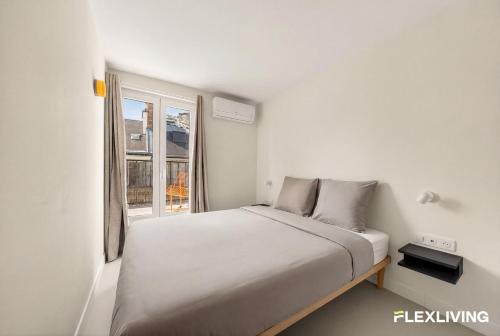 Bright T2 with balcony and Paris rooftop views 9th district