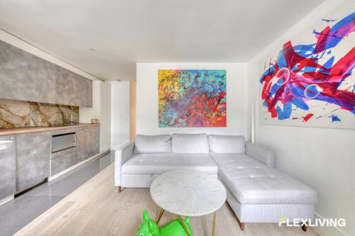Beautiful and bright elegant Parisian 1-bedroom apartment
