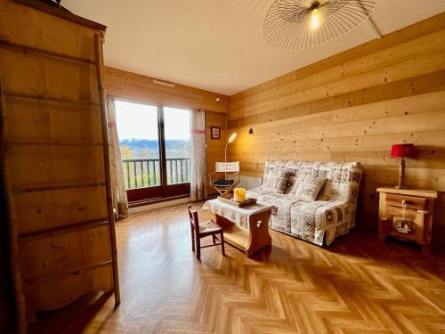 Les Xettes, beautiful chalet-style apartment & balcony