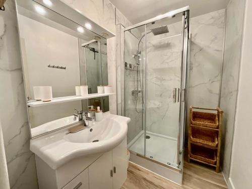 Les Xettes, beautiful chalet-style apartment & balcony