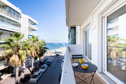 LE PALM BEACH aperçu mer avec balcon et proche des plages